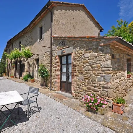 Sleeps 5 * Cortona