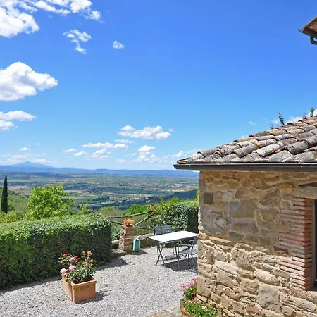 Sleeps 5 * Cortona