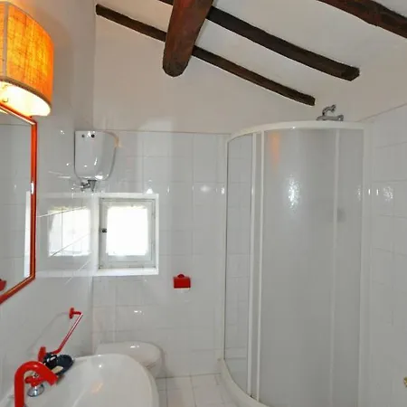 Daire Sleeps 5 *